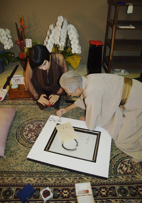 The first of twelve honorees to sign, Tokizo V, Tokyo Honoree